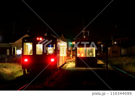 帰宅の足を担う非電化・単線の駅… 関鉄・常総線『三妻駅』  帰宅の足を担う非電化・単線の駅… 関鉄・常総線『三妻駅』  110344099