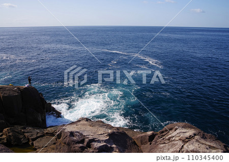 《熊野・楯ヶ崎》千畳敷と熊野灘の海岸風景 《熊野・楯ヶ崎》千畳敷と熊野灘の海岸風景 110345400