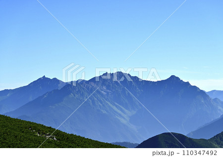 朝の乗鞍大黒岳からの風景（撮影地：乗鞍、大黒岳） 110347492