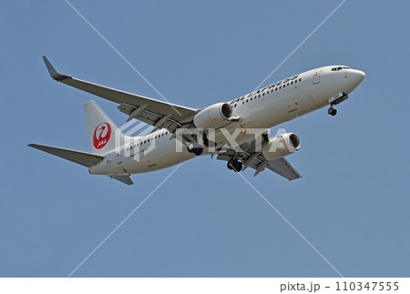 JALB737-800機348号機離陸上昇 110347555