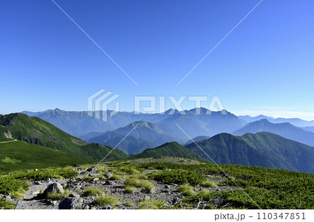朝の乗鞍大黒岳からの風景（撮影地：乗鞍、大黒岳） 110347851