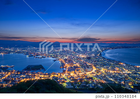 北海道函館_夜明けの空と夜景のハーモニー 北海道函館_夜明けの空と夜景のハーモニー 110348184
