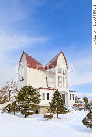 函館_聖ヨハネ教会雪景色 函館_聖ヨハネ教会雪景色 110348431