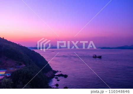 夜明けの瀬戸大橋 110348646