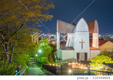 北海道函館_聖ヨハネ教会の夜景風景 110348669