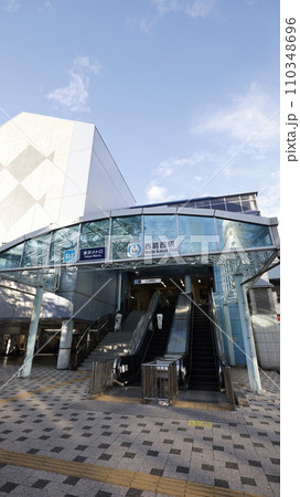 東京メトロ東西線の西葛西駅の南口、エスカレーターが設置 110348696