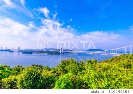 瀬戸大橋と瀬戸内海 瀬戸大橋と瀬戸内海 110349168
