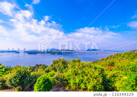 瀬戸大橋と瀬戸内海 110349329