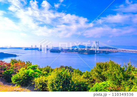 瀬戸大橋と瀬戸内海 110349336