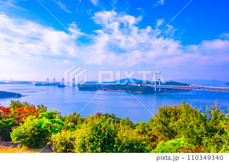 瀬戸大橋と瀬戸内海 瀬戸大橋と瀬戸内海 110349340
