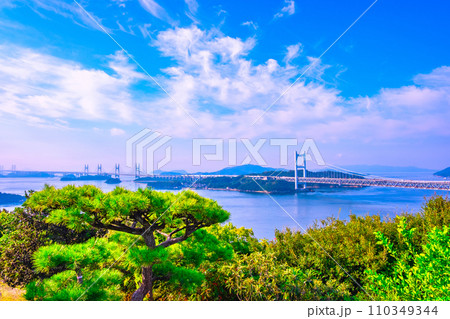 瀬戸大橋と瀬戸内海 瀬戸大橋と瀬戸内海 110349344