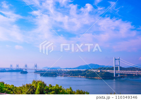 瀬戸大橋と瀬戸内海 瀬戸大橋と瀬戸内海 110349346