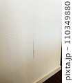 マンション室内の壁紙（クロス）の剥がれ 110349880