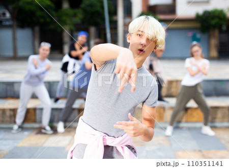 Teen boy dancing modern street dance with teenagers 110351141