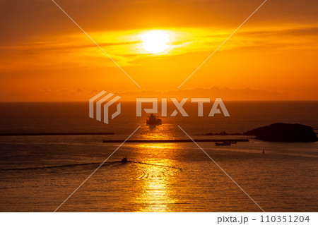 長崎の夕陽 110351204