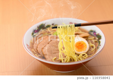 チャーシュー麺 醤油味 チャーシュー麺 醤油味 110358041
