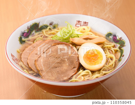 チャーシュー麺　醤油味 110358045