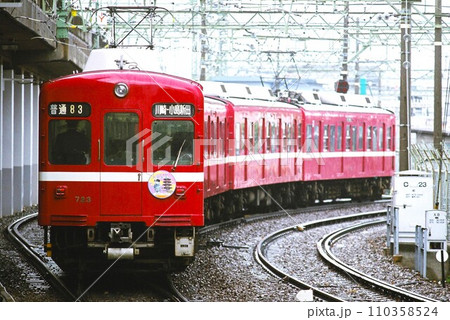 小島新田へ向けて大師線をゆく京浜急行電鉄700形 110358524