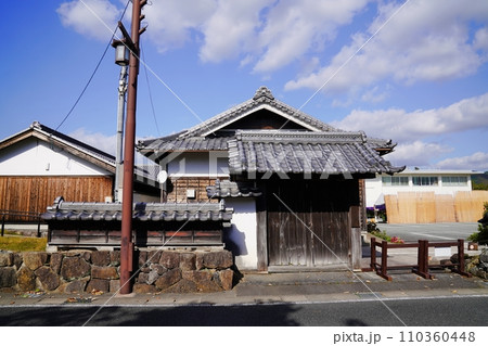 兵庫　丹波篠山　八上城　高城屋敷門（晩秋） 110360448