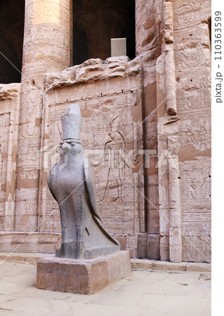 Granite statue of God Horus falcon at entrance Temple of Horus, Edfu, Egypt. Famous landmark ptolemaic Horus Temple in Idfu (Edfou, Behdet), Egypt 110363599
