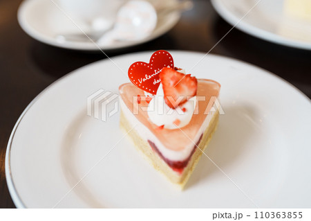 Homemade Cheese Cake with fresh strawberries and hot Tea cup. Dessert and beverage for Happy Valentine Day celebration 110363855