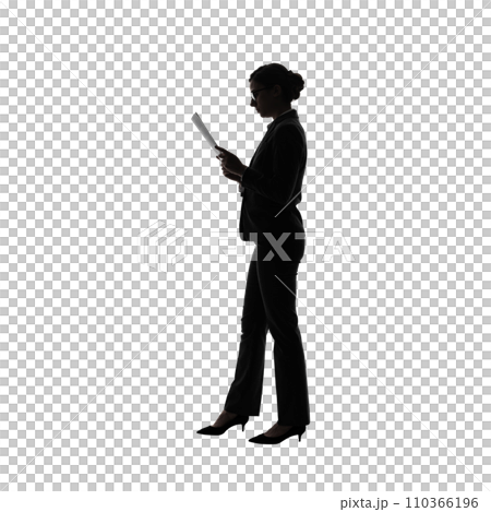 外國女人看文件透明背景照片PNG用剪切路徑精確剪裁 外國女人看文件透明背景照片PNG用剪切路徑精確剪裁 110366196