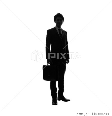 ビジネスマンの全身シルエット　手作業で精密に切り抜いた背景透過写真PNG 110366244