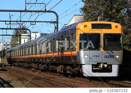 京王井の頭線 1000系 オレンジベージュ の写真素材 [110367132] - PIXTA
