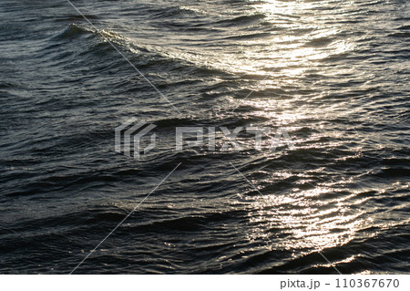 夕暮れの海・イメージ・エモい 110367670