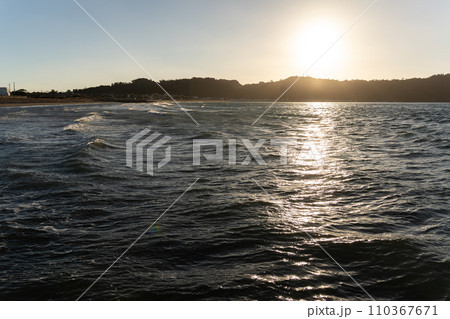 夕暮れの海・イメージ・エモい 110367671