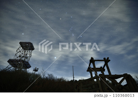 夜の空に浮かぶ星 <十里木高原> 夜の空に浮かぶ星 <十里木高原> 110368013