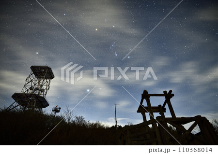 夜の空に浮かぶ星 <十里木高原> 夜の空に浮かぶ星 <十里木高原> 110368014
