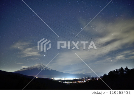 忍野村二十曲峠から望む星空 <空の彩> 忍野村二十曲峠から望む星空 <空の彩> 110368452