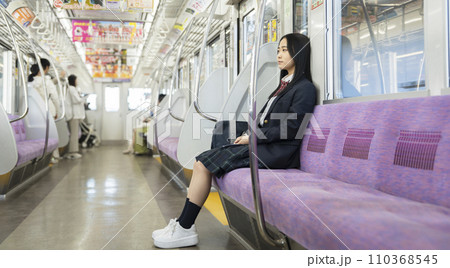 女子高校生　電車通学　イメージ 110368545