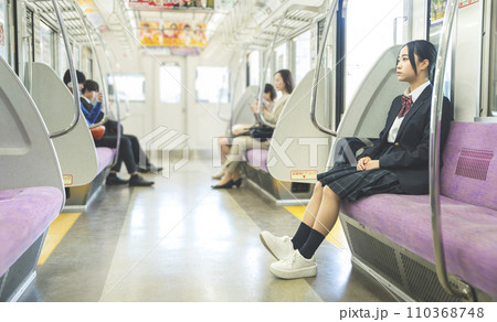 女子高校生 電車通学 イメージ 女子高校生 電車通学 イメージ 110368748
