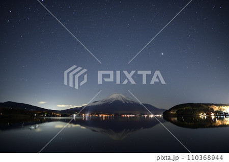 山中湖畔の天体観測　＜山中湖＞ 110368944