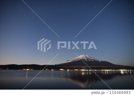 山中湖畔の天体観測　＜山中湖＞ 110368983
