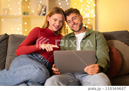 Couple enjoying time together with a laptop at home 110369687