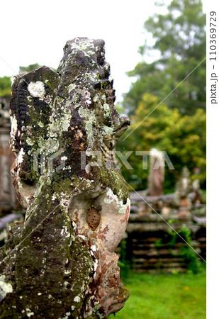 アンコールワット ナーガ(蛇)の石像 アンコールワット ナーガ(蛇)の石像 110369729