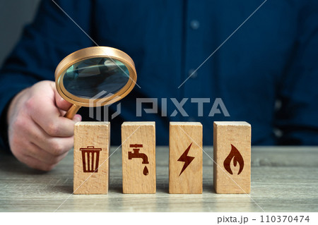 Research the cost of home utility services and bills. Electricity, heating, water and gas. Energy efficiency. Paying bills. Housing standards. Prices and costs. Smart home. Maintenance of the house. 110370474