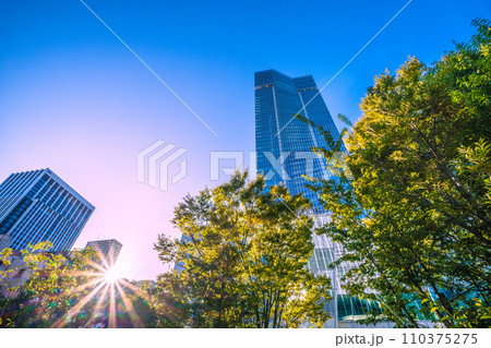 日本の東京都市景観 本日開業の虎ノ門ヒルズステーションタワーやビル群などを望む＝令和5年10月6日 110375275