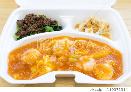 美味しいエビのチリソースのテイクアウト 110375314