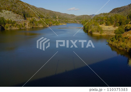 八塔寺川ダムのダム湖 110375383