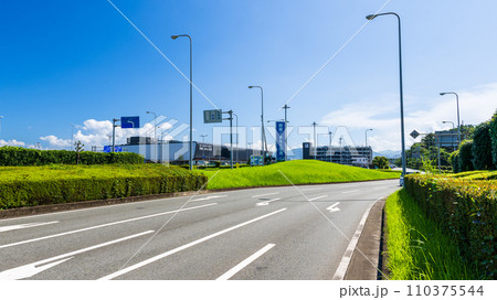 青空を背景に空港周辺風景　(阿蘇くまもと空港) 110375544