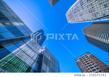 日本の東京都市景観 本日開業の虎ノ門ヒルズステーションタワーやビル群などを望む＝令和5年10月6日 110375741