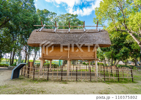 兵庫県尼崎市　田能遺跡　高床式倉庫 110375802