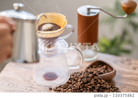 珈琲 コーヒー ハンドドリップ HARIO V60 抽出 茶木目 珈琲 コーヒー ハンドドリップ HARIO V60 抽出 茶木目 110375862
