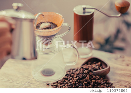 珈琲 コーヒー ハンドドリップ HARIO V60 抽出 茶木目 アンティーク 珈琲 コーヒー ハンドドリップ HARIO V60 抽出 茶木目 アンティーク 110375865