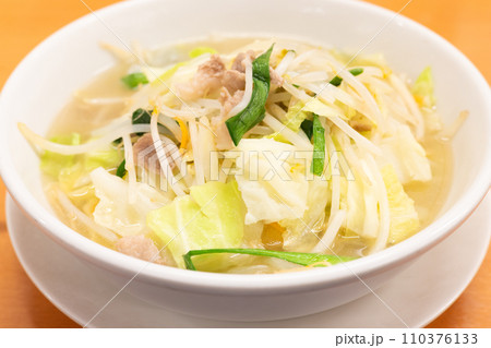 野菜いっぱいの美味しいタンメン 110376133