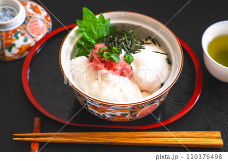 温泉卵のせた山かけネギトロ丼 110376498